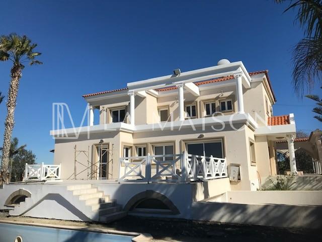 https://www.bluesky-houses.com/media/property-images/108322-detached-villa-for-sale-in-pervolia_full.jpg